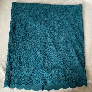 Torrid size two (2x or 18/20) lace mini skirt.